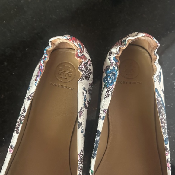 Tory Burch Minnie Floral Travel Ballet Flats - Picture 5 of 8